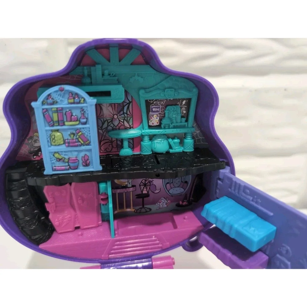 Polly Pocket  Monster High Compact with Micro Figures And Accessories Skull Goth